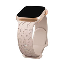 Lade das Bild in den Galerie-Viewer, Graviert-Leo-Milk-Brown
